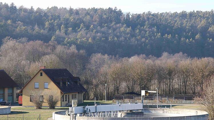 Die Kläranlage des Abwasserzweckverbandes Obere Lauer am Rand von  Poppenlauer soll eine eigene Schneckenpresse zur Schlammentwässerung  bekommen, beschloss die Verbandsversammlung.  Dieter Britz
