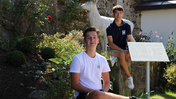 Sie würden das Bildungssystem gerne umkrempeln, nehmen ihre Lehrer aber auch in Schutz: Edwin Eirich (links) und Marlon Benkert berichten vom Schulalltag in Corona-Zeiten. Foto: Ulrike Müller