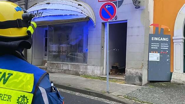 Geb&auml;udeeinsturz in Kitzinger Innenstadt - Hunde suchen nach Versch&uuml;tteten