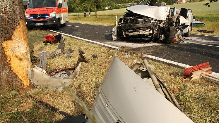 08. Juni 2015: Unfall auf der Staatsstraße 2292 zwischen Steinach und Hohn. Foto: Paul Ziegler