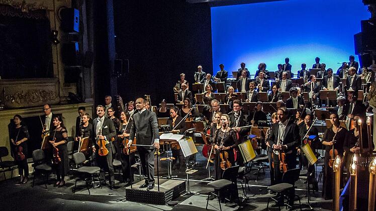 Impressionen vom 3. Sinfoniekonzert des Landestheaters Coburg unter der Leitung von Generalmusikdirektor Roland KluttigFoto: Jochen Berger