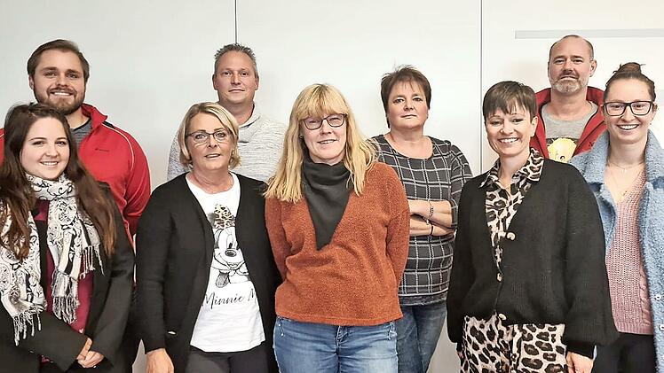 Hinten von links: der neue Abteilungsleiter Daniel Weiß, Sitzungspräsident Matthias Petsch, Schriftführerin Heike Barthl, Ordenskanzler Max König, vorne von links: die Beisitzerinnen Julia Reuthlingshöfer und Manuela Ziegler, Kassiererin Kerstin Schühlein, Jugendleiterin Melly Dittrich und Beisitzerin Ramona Popp