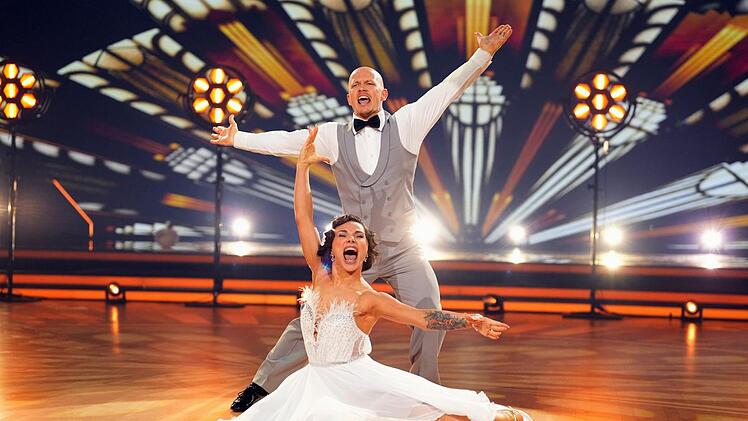 Fabian Hambüchen und Anastasia Maruster waren mit ihrem Quickstep sogar besser als damals das "Original" von René Casselly und Kathrin Menzinger. Fabian und Anastasia bekamen die erste 30 der Staffel.