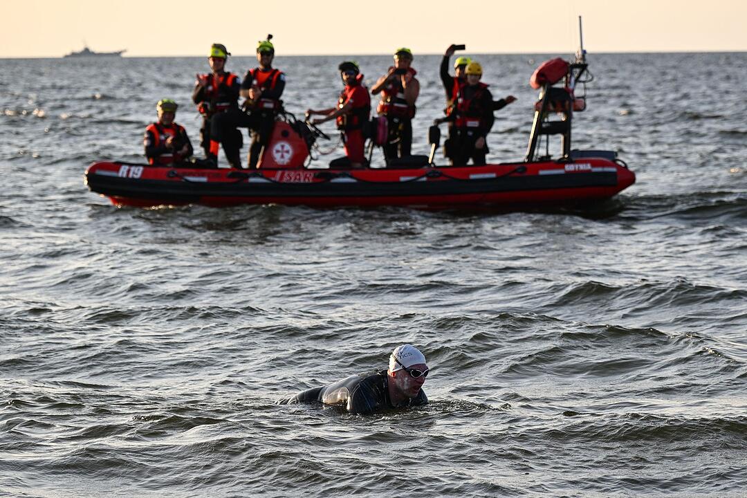 Sportler aus Polen schwimmt 160 Kilometer durch die Ostsee