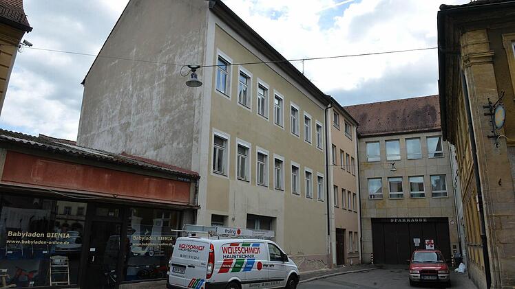 Impressionen vom Rand des Filetstücks, das die Sparkasse zwischen Lange Straße und ZOB besitzt. Foto: Ronald Rinklef