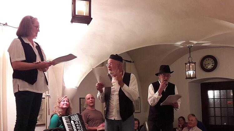 Die Litera(n)ten  und die  "Liedertanten" gastierten in Münnerstadt. Foto:  Hartmut Hessel