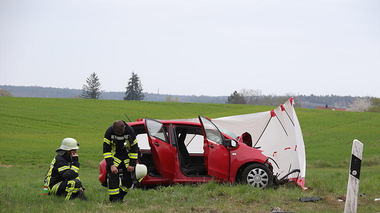 Tödlicher Unfall im Kreis Ansbach - B14 voll gesperrt