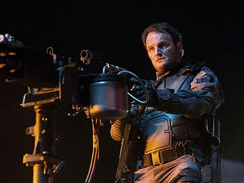 John (Jason Clarke) wurde in einen T-3000 verwandelt.