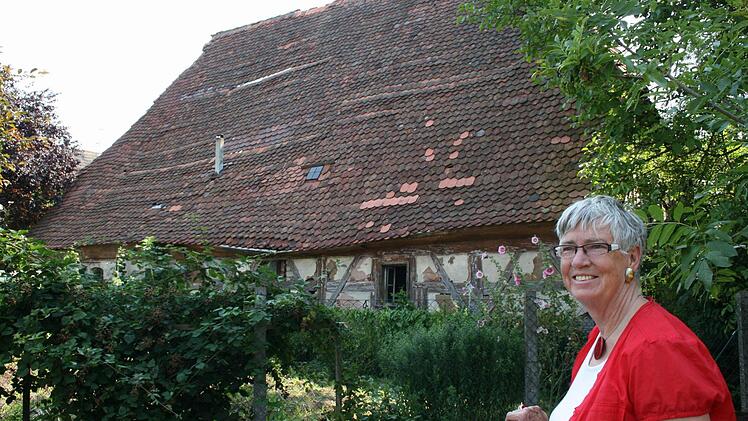 So sah das Schwedenhaus im Juli 2011 aus. Bürgermeisterin Gunhild Wiegner engagiert sich, einen Käufer für das Anwesen zu finden. Foto: Niemann