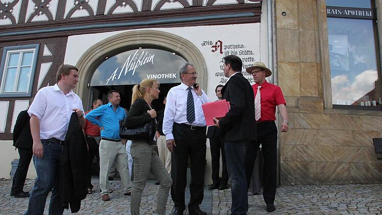 "Wo geht`s jetzt weiter?" Kurze Verschnaufpause auf dem Zeiler Marktplatz.