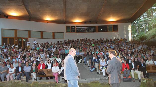 BR-Redaktionsleiter Alexander Müller (rechts) in seiner Begrüßung zusammen mit Regionalverlagsleiter Bernd Seidel. Foto: Jürgen Gärtner