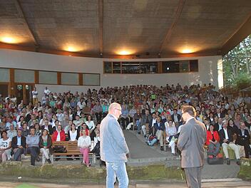BR-Redaktionsleiter Alexander Müller (rechts) in seiner Begrüßung zusammen mit Regionalverlagsleiter Bernd Seidel. Foto: Jürgen Gärtner