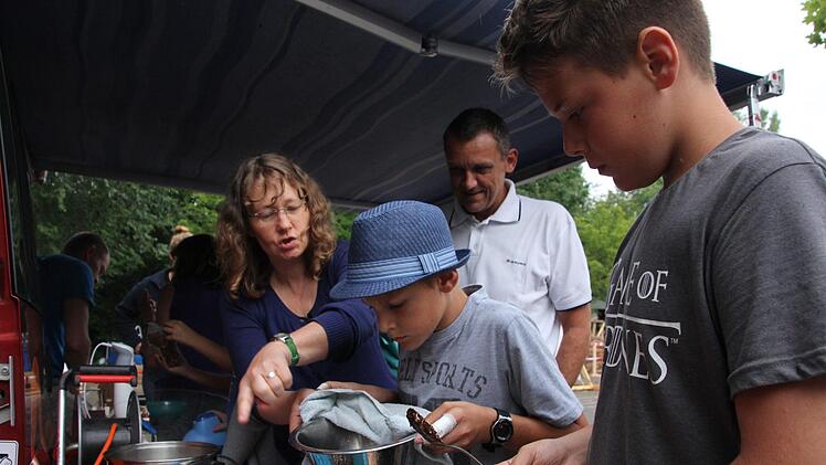 Der Kreisjugendring erklärte den Kindern viel über Fair Trade und die Herkunft der Schokolade.  Fotos: Andreas Hofbauer