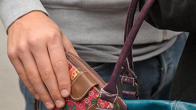 KINA - Wie Polizisten Taschendiebe aufsp&uuml;ren