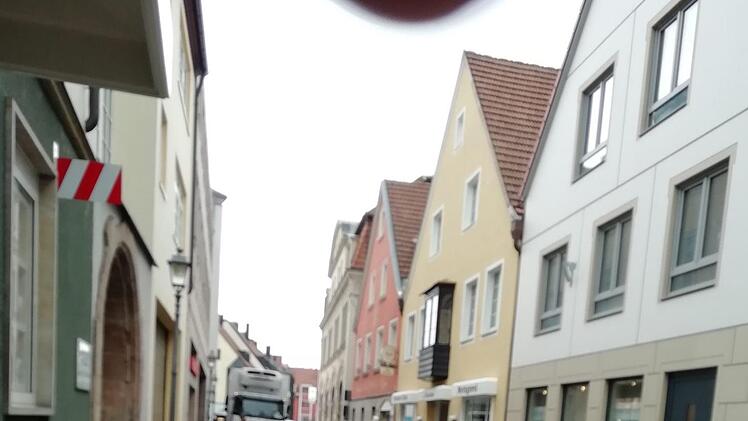 Radfahrer müssen hier absteigen - oder aufs holprige Plaster der engen Buchbindergasse ausweichen.Foto: Katrin Geyer