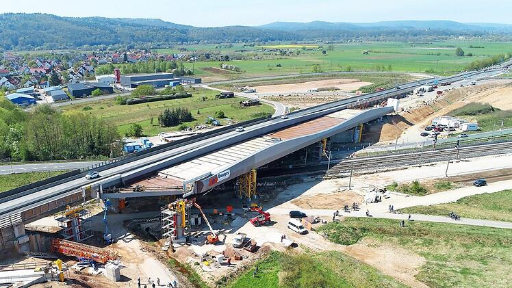 An der Autobahnbrücke bei Kemmern wird noch bis übernächstes Jahr gebaut. Foto: DB/Danny Lorenz
