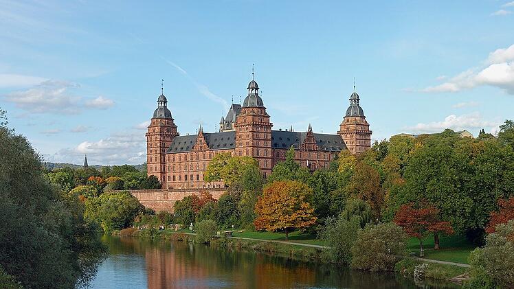 Aschaffenburgs Wahrzeichen ist das Schloss Johannisburg.