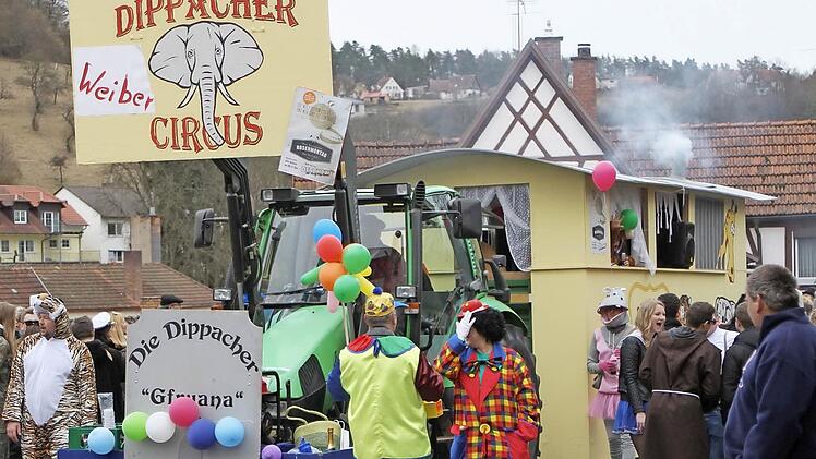Die Dippacher präsentierten ihren Weiberzirkus.  Foto: Günther Geiling
