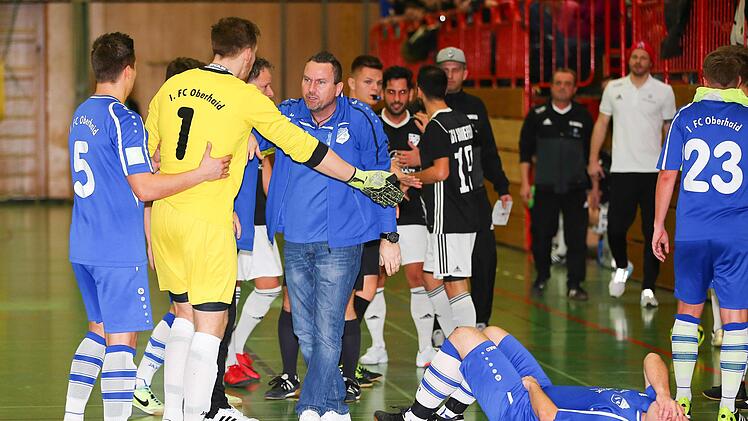 In der Vorrundenpartie zwischen dem FC Oberhaid und dem TSV Sonnefeld kochten die Emotionen kurzzeitig über.