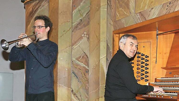 Moritz Görg an der Trompete und Basilika-Organist Georg Schäffner beim Silvesterkonzert in Vierzehnheiligen Foto: Gerd Klemenz