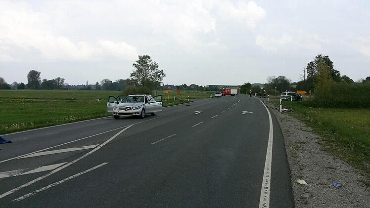 Auf der B470 zwischen Gerhardshofen und Neustadt an der Aisch ist ein Radfahrer bei einem Unfall am Donnerstagnachmittag ums Leben gekommen. Foto: News5 / Weier