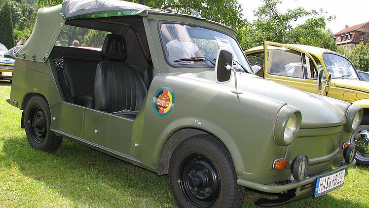 Ein Trabant 601 von Sachsenring Zwickau, der im Mai 1967 hergestellt wurde. Zunächst war dieses Fahrzeug im Besitz der NVA. Jetzt steht der "Trabbi" in Junkersdorf bei Königsberg.