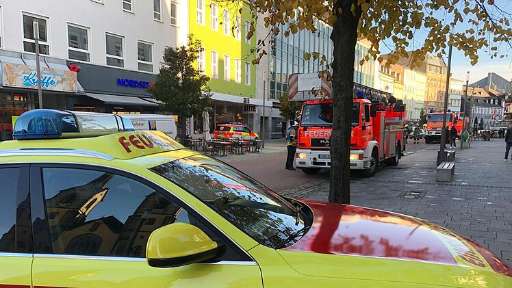 Am Montag gab es einen Gro&szlig;einsatz in Hof: Ein toter Mann war auf einem Dach gefunden worden. Foto: NEWS5 / Fricke