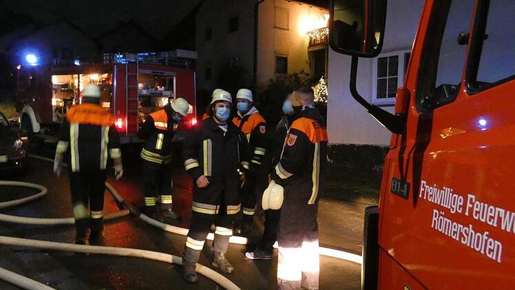 Insgesamt 40 Einsatzkräfte der Freiwilligen Feuerwehren Königsberg und Römershofen waren vor Ort.