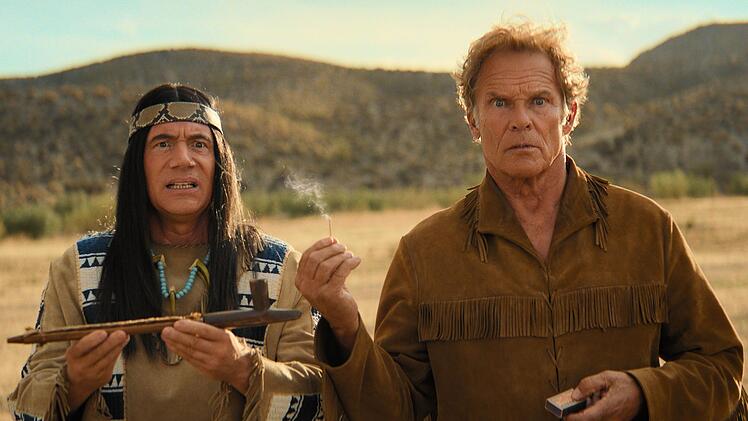 Abahachi (Michael Bully Herbig, links) und Ranger (Christian Tramitz) geraten mal wieder in Schwierigkeiten.