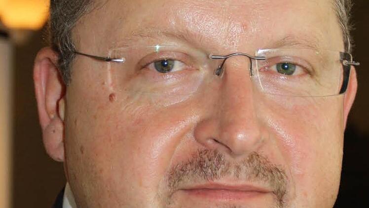 "Was der Kunde mit seinem Geld macht, ist seine Sache", sagt Franz Zimmert von der Süddeutschen Krankenversicherung zum Thema Kur. In der Privat-Versicherung gebe es keine klassischen Kur-Leistungen, der Versicherte könne jedoch unter verschiedenen Tarifen mit unterschiedlich hohen Tagesleistungen wählen. Zimmert: "Wir sind die privaten Finanzierer des Kur-Aufenthalts."