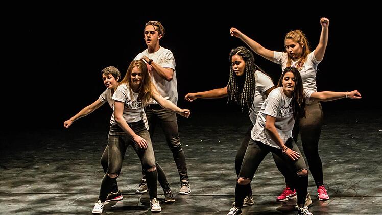 Matinee "Jugend spielt für Jugend" im Landestheater Coburg: Schüler aus Ninis Tanzfabrik.Foto: Jochen Berger