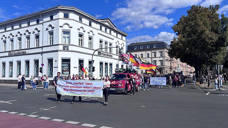 Gro&szlig;demonstrationen in Bamberg: Rechter Aufzug trifft auf Gegenprotest