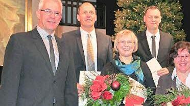 In der Jahresschlusssitzung des Stadtrats ehrte Bürgermeister Günther Werner einige langjährige Stadtratsmitglieder. Unser Bild zeigt (von links) Günther Werner, Berthold Albert, Elisabeth Hutzel, Michael Schlegelmilch, Herta Schneider und Karl-Heinz Eppelein. Foto: Ulrike Langer