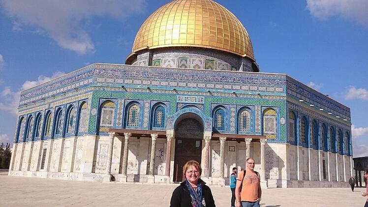 Hannelore Lindner vor dem Felsendom. Foto: privat