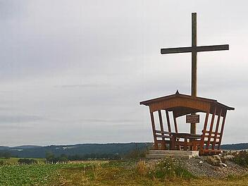Das Neufanger Kreuz: Ein faszinierender Ort - und eine der Stationen bei der nächsten Leserwanderung.  Foto: Willi Rucker
