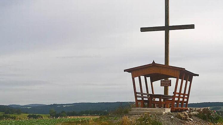 Das Neufanger Kreuz: Ein faszinierender Ort - und eine der Stationen bei der nächsten Leserwanderung.  Foto: Willi Rucker