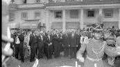 Vor dem Regentenbau spielte das Jugendmusikkorps dem Bundespräsidenten ein Ständchen. Foto: Archiv Saale-Zeitung/Edgar Bartl