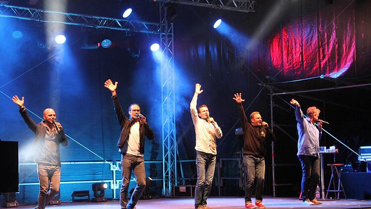 Die "Wise Guys" Björn Sterzenbach, Eddi Hüneke, Marc Sahr, Nils Olfert und " Daniel Dickopf (von links) machten den Fans das schönste Kompliment: "Es war eine schöne Zeit." Foto: Sonny Adam