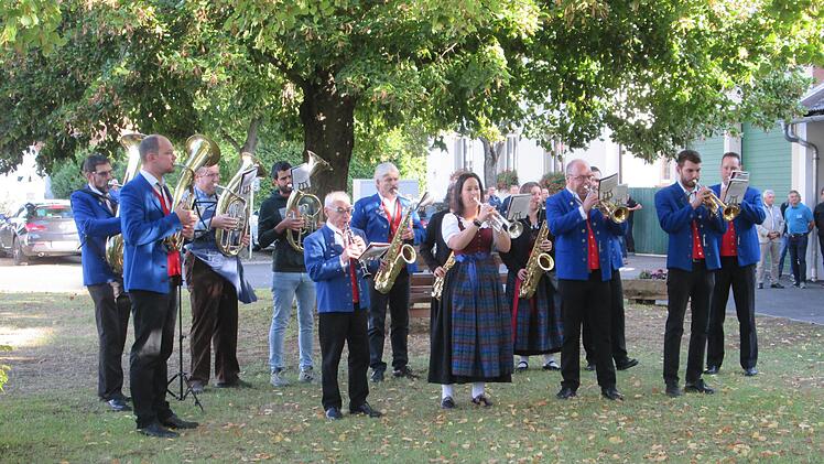 Die Fuschter Musikanten begrüßten die Landeskommission mit dem Frankenleid-Marsch.
