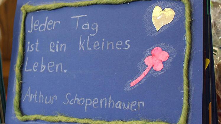 Jeder Schüler gestaltete eine Seite im Spruchkalender.