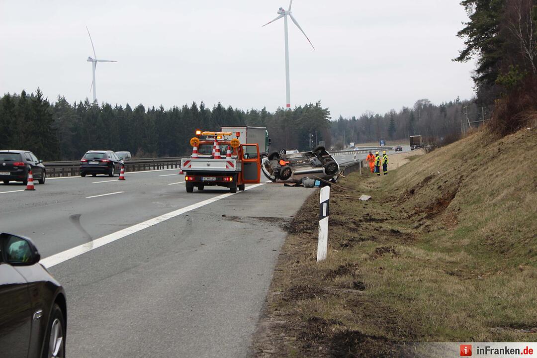 Autos überschlagen sich auf A9 bei Trockau - Ein Schwerverletzter