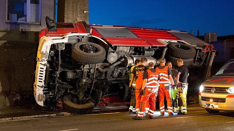 Bei dem tödlichen Unfall in Coburg hatten die Rettungskräfte Probleme mit Gaffern. Foto: NEWS5 / Ittig