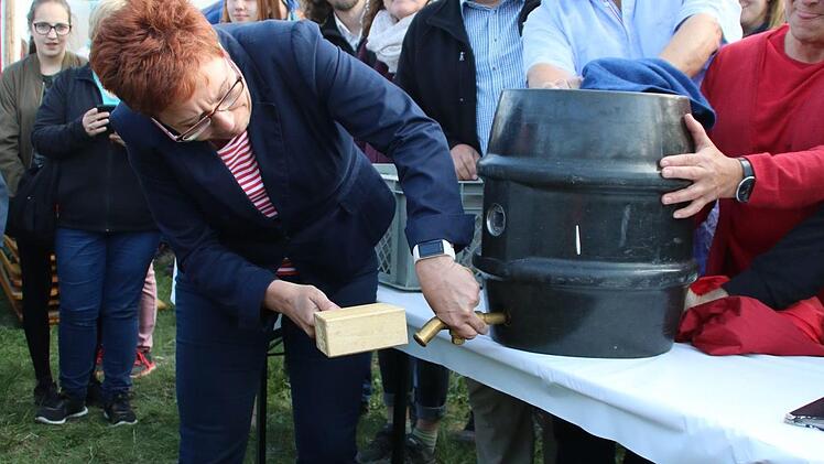 Anja Gebhardt sticht zuerst das Fass an...