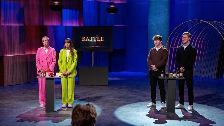 Spannender Auftakt: Los ging's mit einem Battle-Pitch, bei der zwei Teams antraten, die Getränke-Ieen entwickelt hatten.