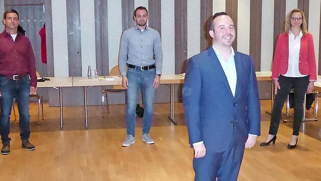 Zweiter B&uuml;rgermeister J&uuml;rgen Ulrich, Ralf Hofmann, Tobias Giel, Erster B&uuml;rgermeister Daniel Vinzens, Christine Fischbach und Georg B&auml;tz (von links)  Foto: pr