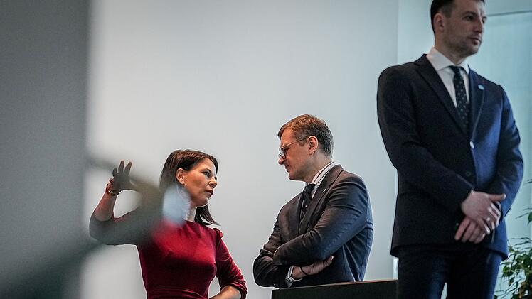 Annalena Baerbock + Dmytro Kuleba