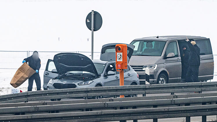 Spezialisten sprengen Fund auf Autobahn 3