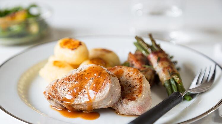 schweinemedaillons-kartoffeln-bohnen.jpg