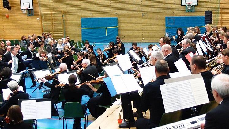 Impresionen vom Sinfoniekonzert in der Franz Goebel Halle Rödental mit dem Jugendorchester Rödental und dem Orchester der Musikfreunde NeustadtFoto: Jochen Berger