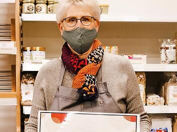 Marktleiterin Gundula Heymann freut sich über rege Beteiligung an der Aktion. Foto: Vera Schaller